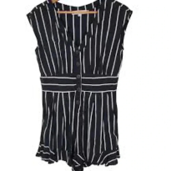 Loft Black\White Striped Sleevess Ruffle Hem Romper With Pockets Size 4 - Picture 4 of 6